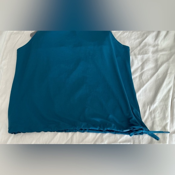 Fabletics: Women’s Sleeveless Top - Picture 3 of 11